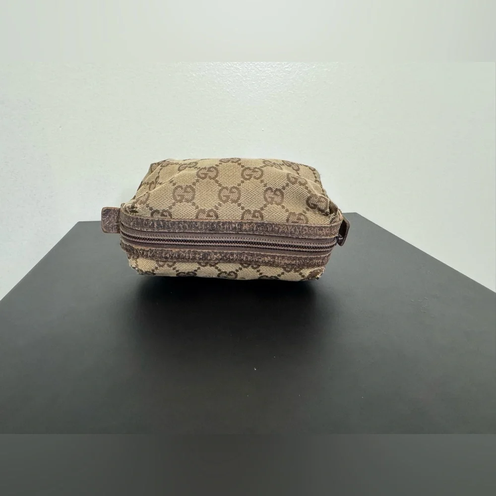Gucci Beige and Brown Monogram GG Canvas Pouch Vintage with Leather Trim - Picture 2 of 9